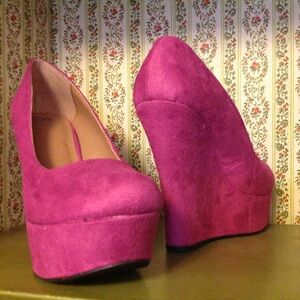 Elegant Pink Suede Platform Wedges